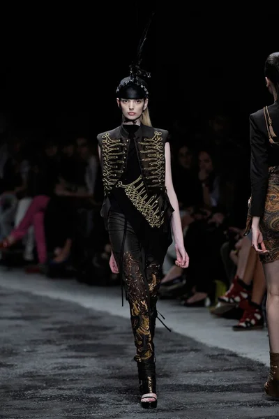 Look 37